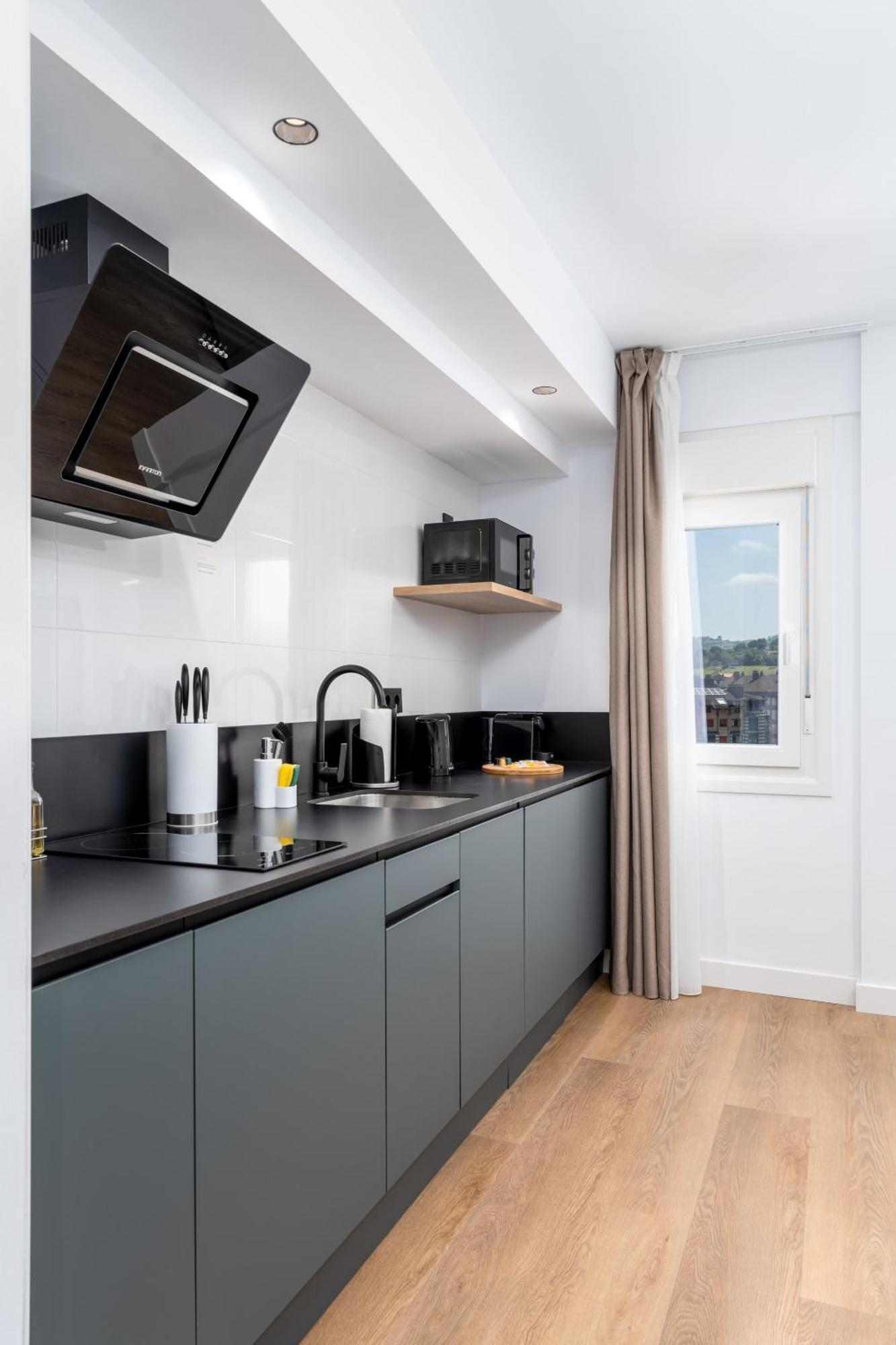 Limehome Oviedo Calle Postigo Bajo Bilik gambar